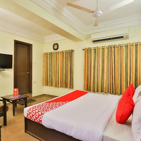 Oyo 17117 Hotel Rainbow Vadodara Extérieur photo