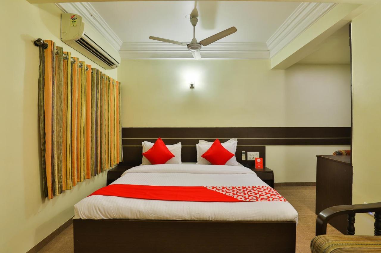 Oyo 17117 Hotel Rainbow Vadodara Extérieur photo