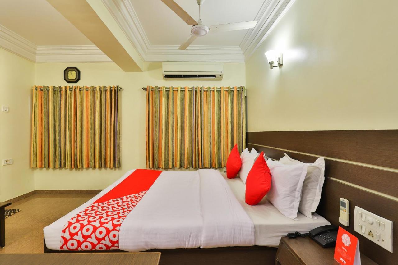 Oyo 17117 Hotel Rainbow Vadodara Extérieur photo