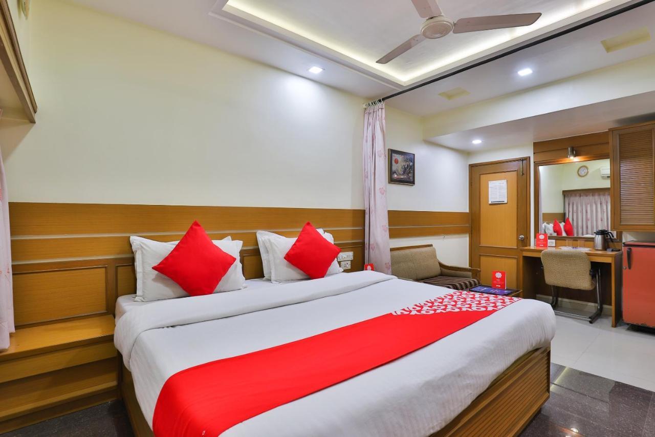 Oyo 17117 Hotel Rainbow Vadodara Extérieur photo