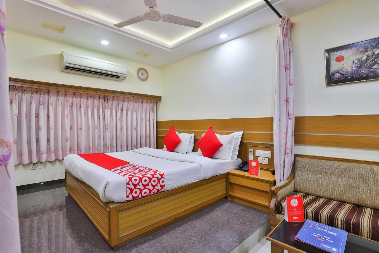 Oyo 17117 Hotel Rainbow Vadodara Extérieur photo