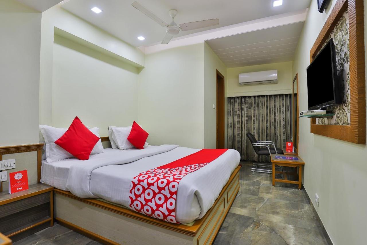 Oyo 17117 Hotel Rainbow Vadodara Extérieur photo