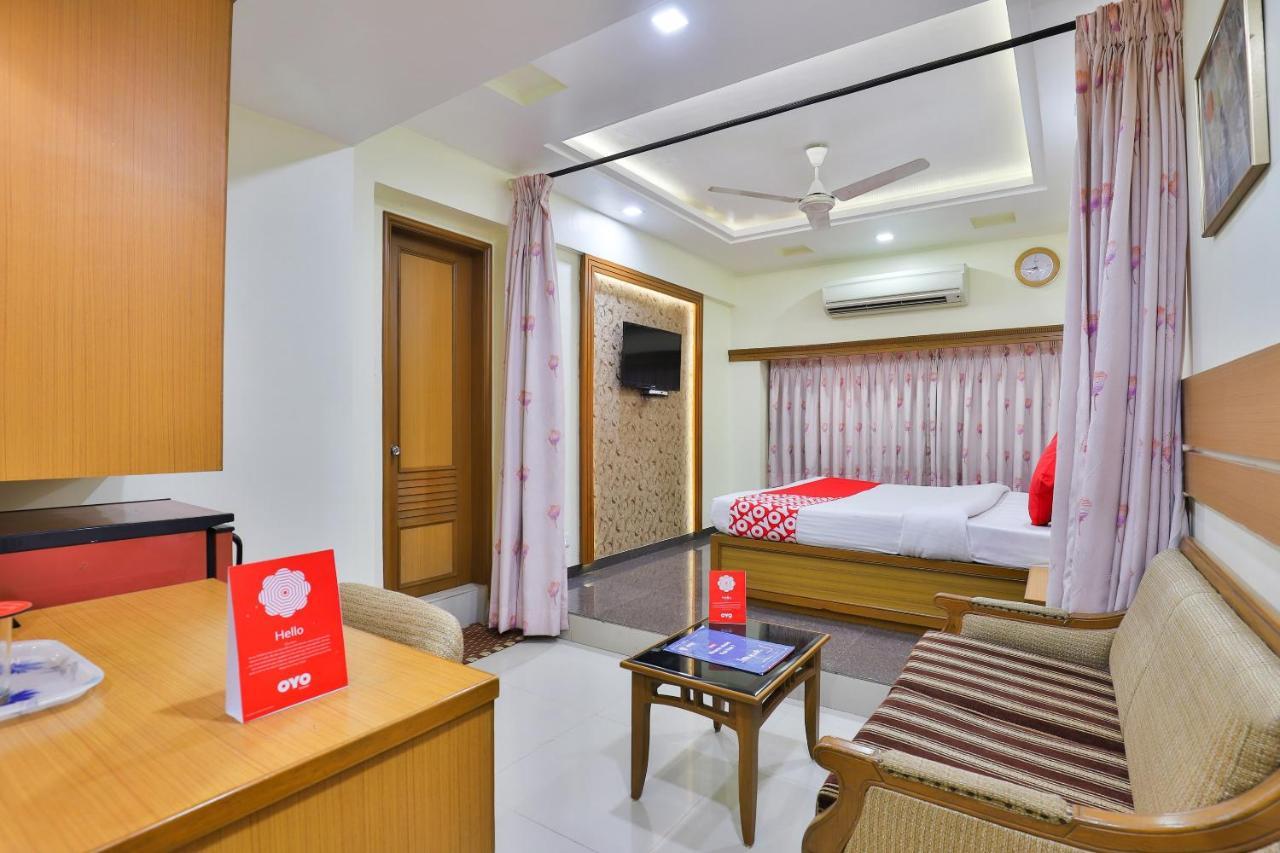 Oyo 17117 Hotel Rainbow Vadodara Extérieur photo